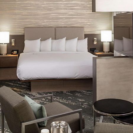 Doubletree By Hilton Boston Logan Airport Chelsea Hotel Eksteriør billede