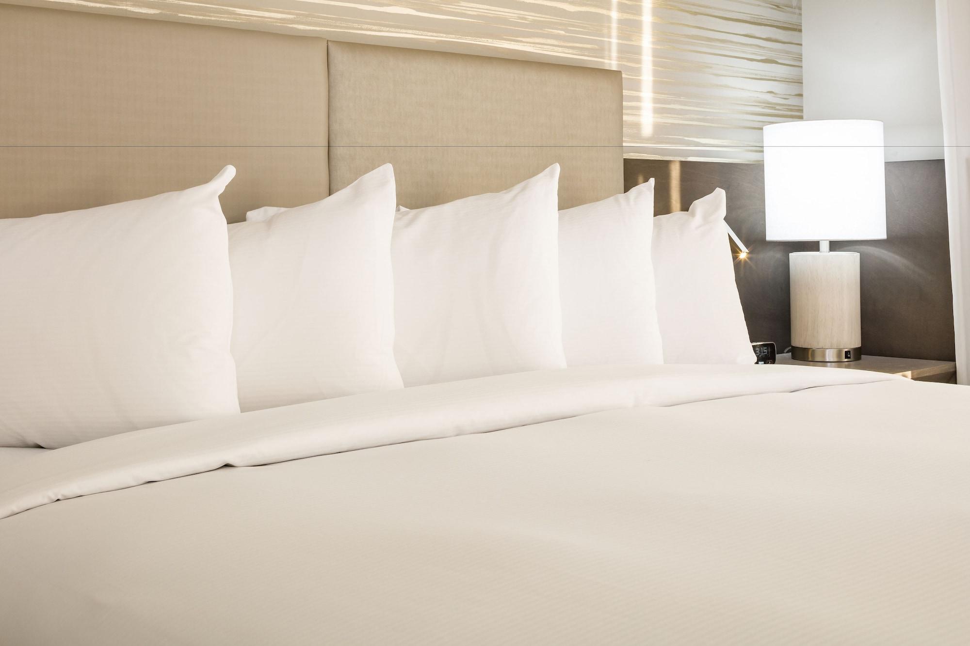 Doubletree By Hilton Boston Logan Airport Chelsea Hotel Eksteriør billede