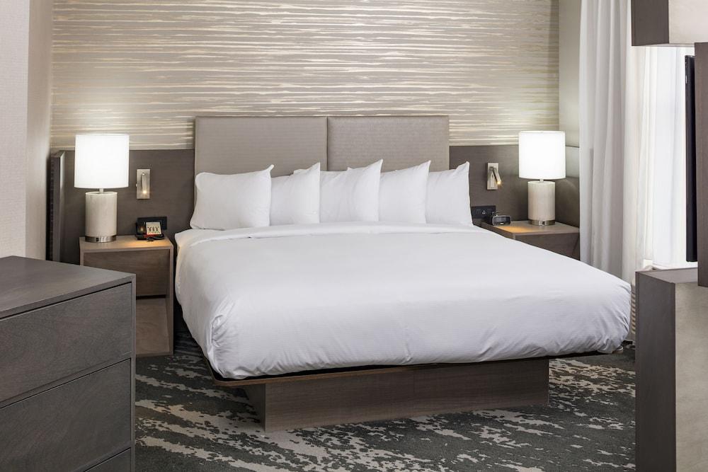Doubletree By Hilton Boston Logan Airport Chelsea Hotel Eksteriør billede