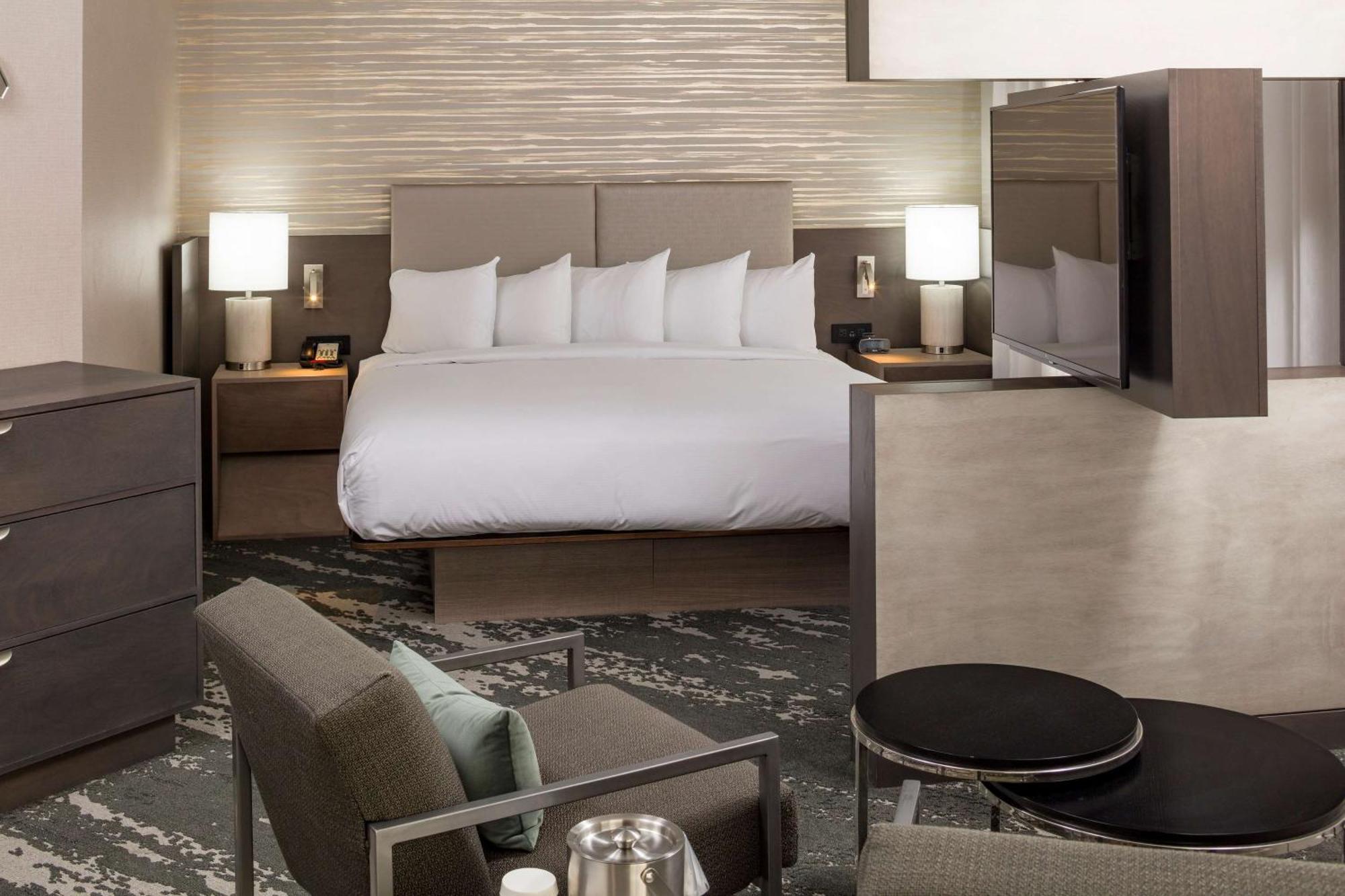 Doubletree By Hilton Boston Logan Airport Chelsea Hotel Eksteriør billede