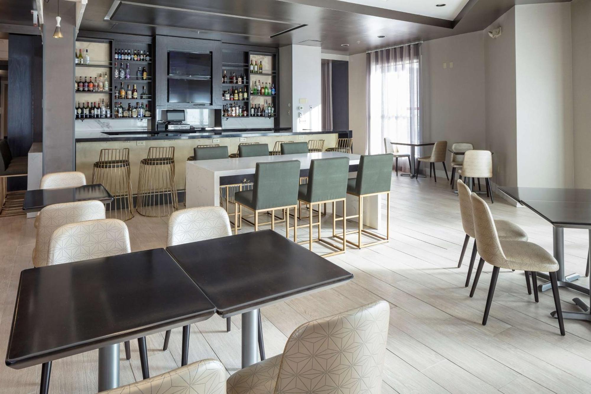 Doubletree By Hilton Boston Logan Airport Chelsea Hotel Eksteriør billede
